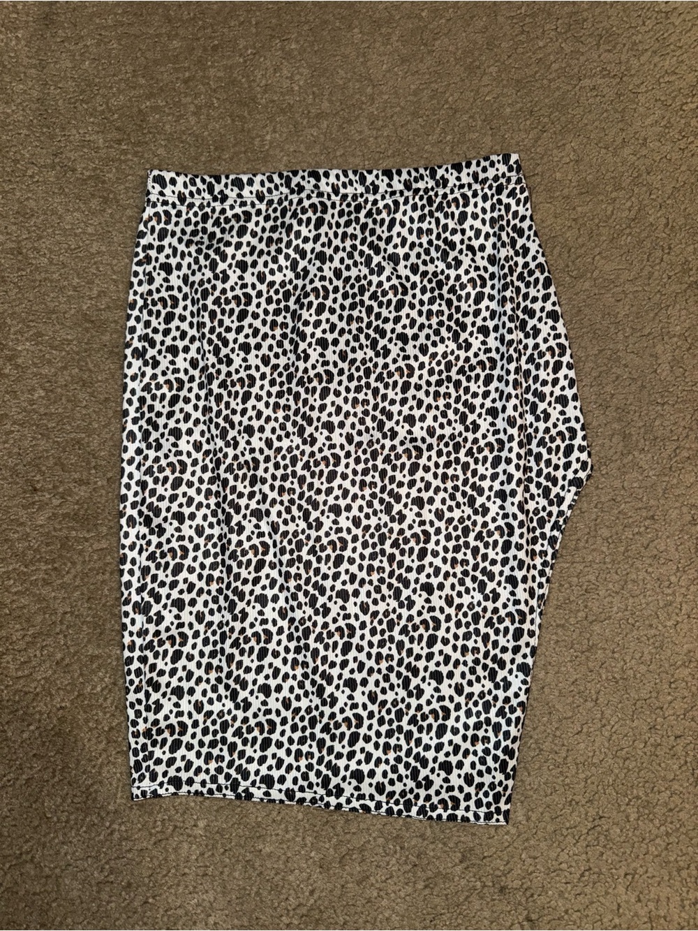 PrettyLittleThing Black & White Leopard Pencil Skirt